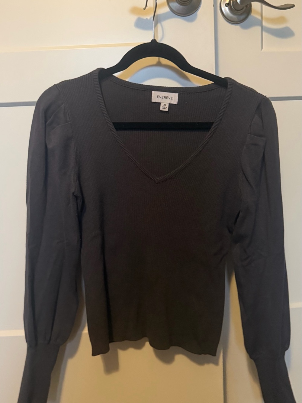 Evereve Charcoal Ribbed V-Neck Long Sleeve Top